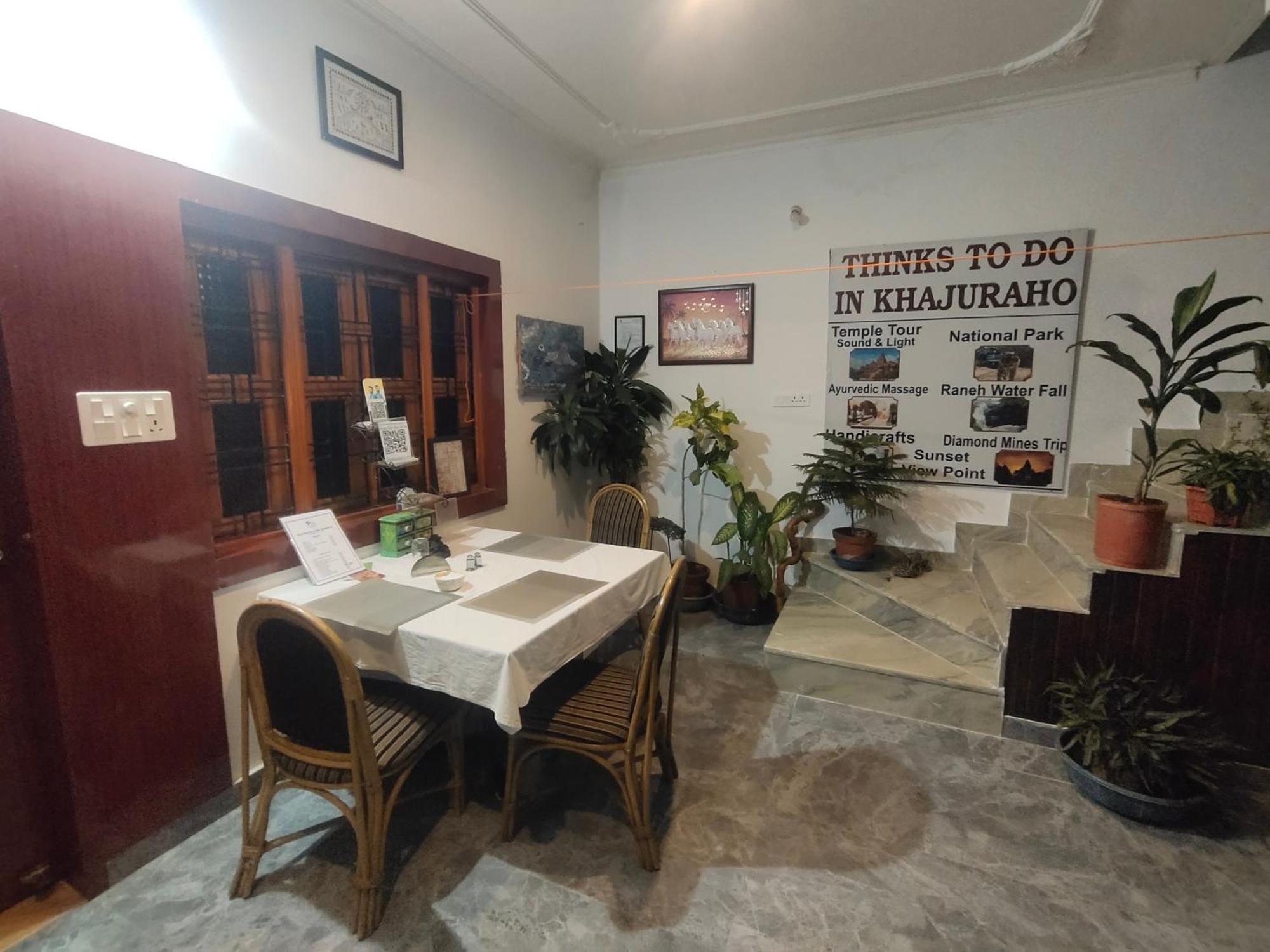 Khajuraho Glory Homestay Buitenkant foto