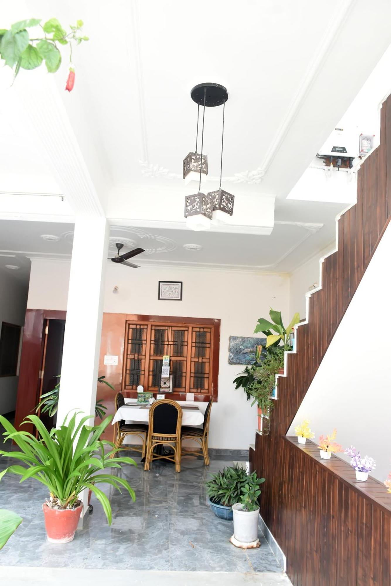 Khajuraho Glory Homestay Buitenkant foto